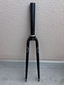 ボリュームバイクの フロントフォーク