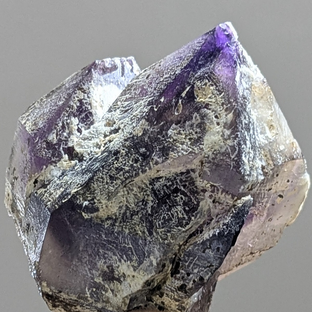 紫水晶 (アメジスト) 国産(滋賀県高島市マキノ町 山崎山) No.559(原石