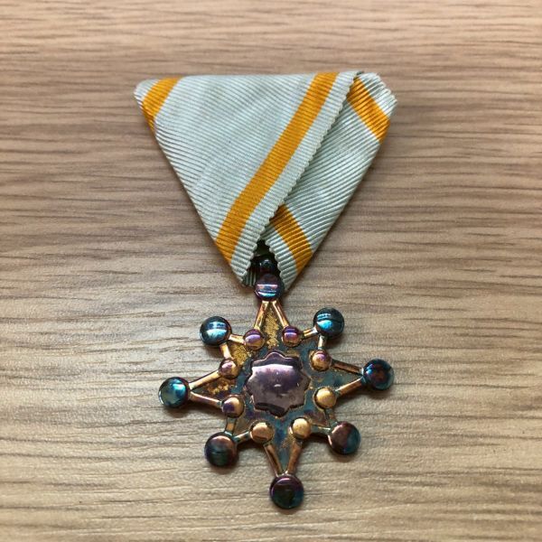 勲章 勲八等瑞宝章 徽章 旧日本軍 箱付き(勲章)｜売買された