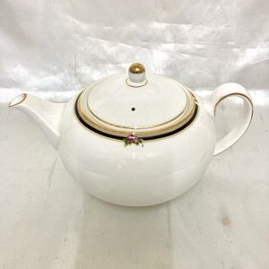 ウエッジウッド　黒壺印皿　廃番品　W4472 ボーンチャイナ　6枚　未使用 ウェッジウッド 黒壺の値段と価格推移は？｜29件の売買データから