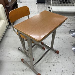 学校机 椅子セットの値段と価格推移は？｜2件の売買データから学校机