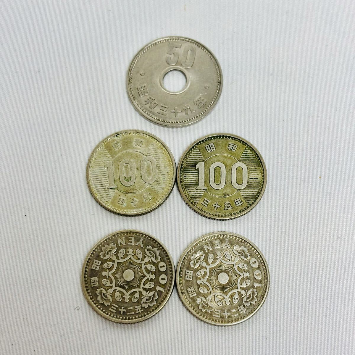 昭和32年 50円硬貨の値段と価格推移は？｜8件の売買データから昭和32年