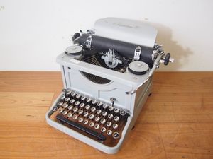 和文タイプライターの値段と価格推移は？｜4件の売買データから和文
