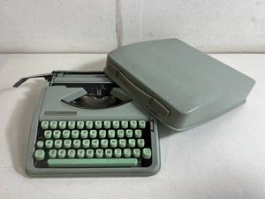 SNT1960 ビンテージ USA製  タイプライター 当時物 希少品 タイプライター レトロの値段と価格推移は？｜87件の売買データから