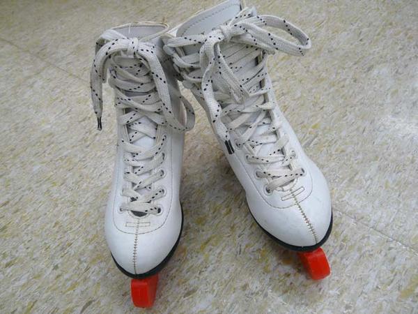 Sss Fh 1000 フィギュアスケート靴 22 0cm 浅田真央サイン入り アイススケート 売買されたオークション情報 Yahooの商品情報をアーカイブ公開 オークファン Aucfan Com