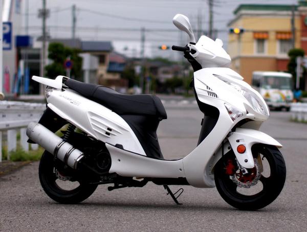 最新ファルコンｘ 125cc ビッグサイズスクーター パールホワイト 51cc 125cc 売買されたオークション情報 Yahooの商品情報をアーカイブ公開 オークファン Aucfan Com