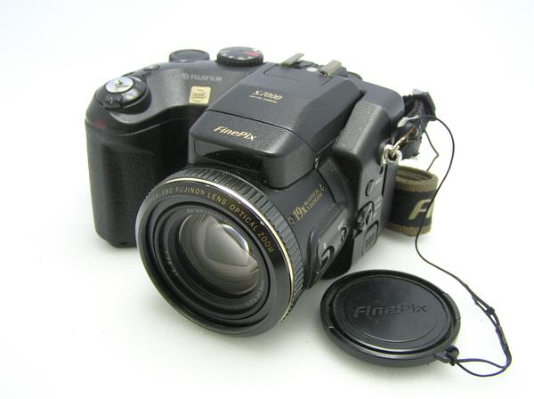 Appareil Photo Fujifilm FinePix S7000 Pour Pièces - 6,3 MP, Zoom 6x Optique, Alimentation AA, Ne Fonctionne Pas