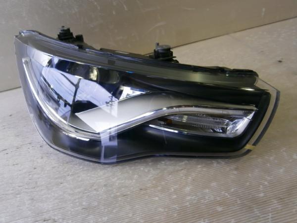 即決　アウディ　A1　８X系　HID　右　ヘッドライト