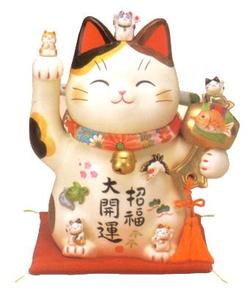 彩絵招福大開運招き猫（ちりめん首輪付8.5号）
