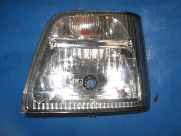 ＴＶ１　サンバーバン　Ｈ１７年　左ヘッドライト