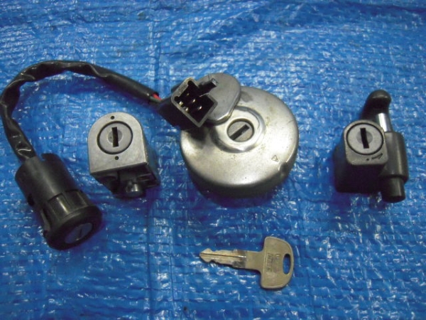 スーパーカブ 12V キーシリンダー 鍵 一台分/AA01