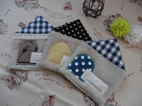 ハンドメイド*コースター　おうち 青＋茶　3枚セット　656_1