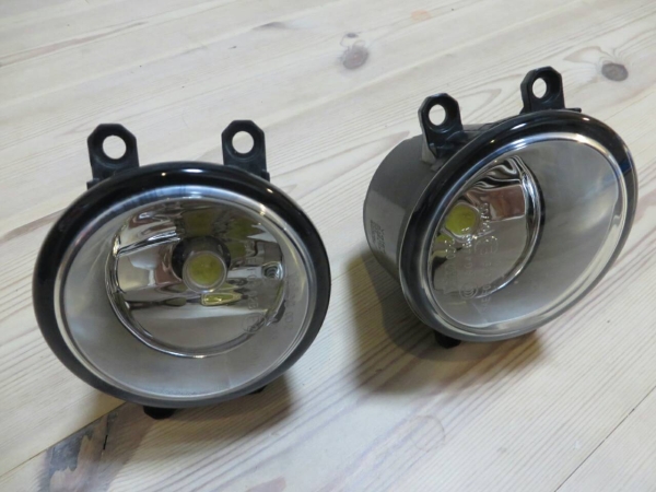 トヨタ純正・ガラス製フォグ・中古・LEDフォグバルブ付き。