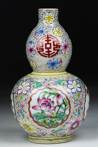 三渓堂】D1702 乾隆年 纏枝花紋開光粉彩 瓢瓶 故宮保管委員