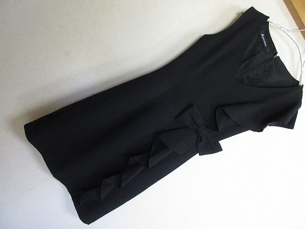 アクアスキュータム　黒のドレスワンピース