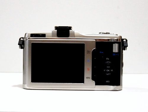 OLYMPUS マイクロ一眼 PEN E-P2 ボディ シルバー E-P2BODY-SLV 【公式