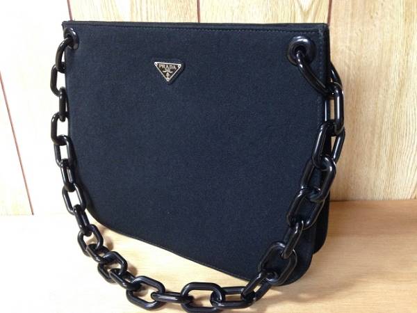【ブランドバッグ】　PRADA　プラチェーンバッグ　