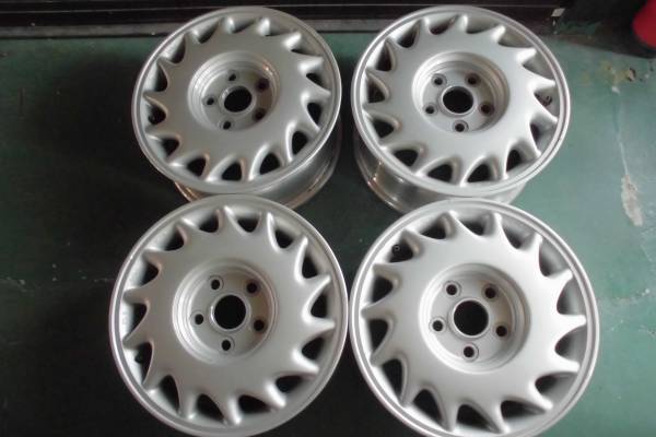 ＊初代セルシオ純正アルミホイール、１５インチ、キャップ無し。