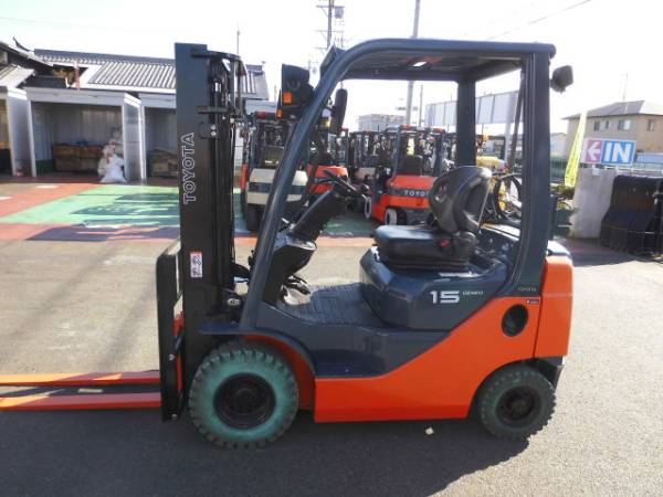 トヨタ1.5ｔフォークリフト２010年7月製　低稼働840ｈ　オートマ_1