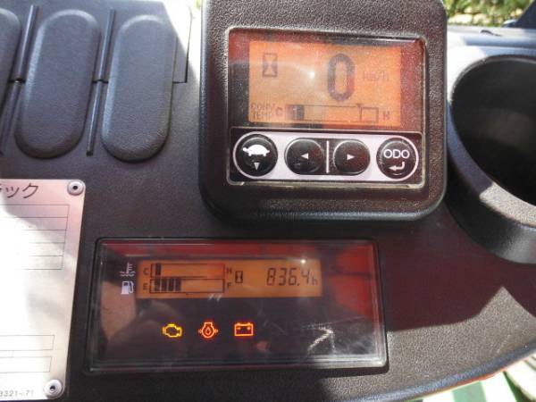 トヨタ1.5ｔフォークリフト２010年7月製　低稼働840ｈ　オートマ_2