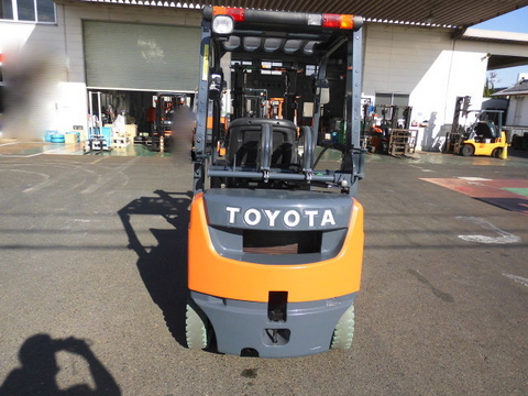 トヨタ1.5ｔフォークリフト２010年7月製　低稼働840ｈ　オートマ_3