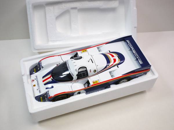MINICHAMPS　PORSCHE956L　ICKX/BELL　LE MANS1982　　1/18