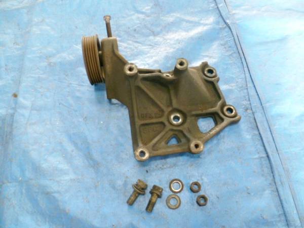 AE86GT/GTV エアコン・コンプレッサー取付ブラケット　中古品Ｌ