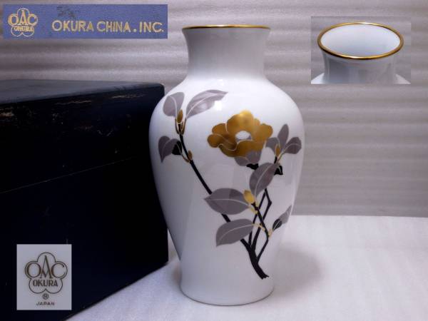 ★際立つ白 大倉陶園製 ゴールド椿絵 27㎝花瓶 オリジナル箱付８