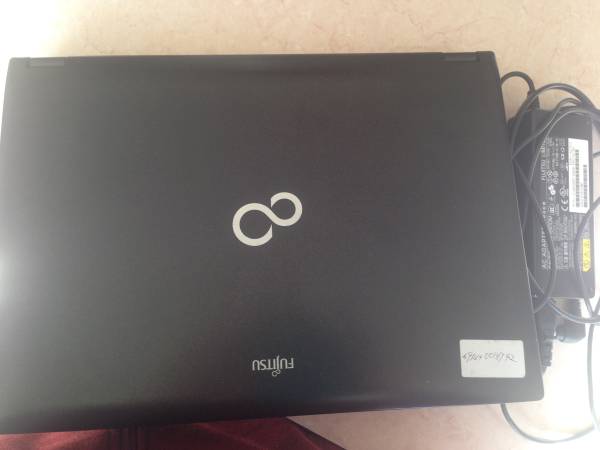 パソコン本体 ノートPC/2GB/フジツウ