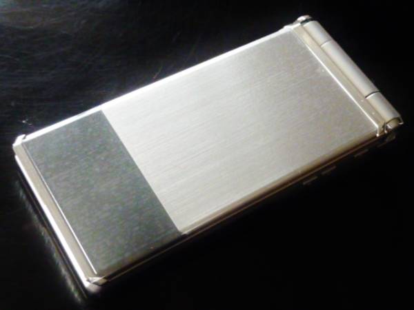 新品未使用★docomo STYLE F-04D TITANIUM SILVER 3441