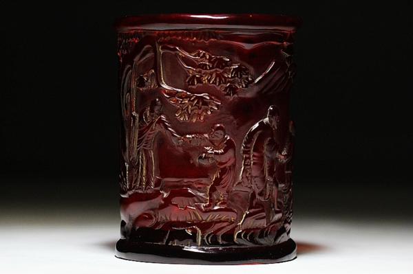 蜜蝋琥珀製 古樹人物図 筆筒 筆立て 14cm D767