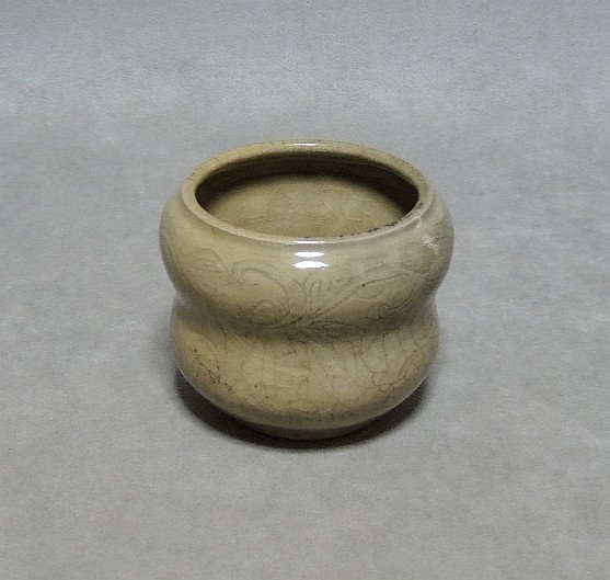 無銘　青磁陰刻唐草文建水・こぼし　煎茶　/中国・清朝・茶壷