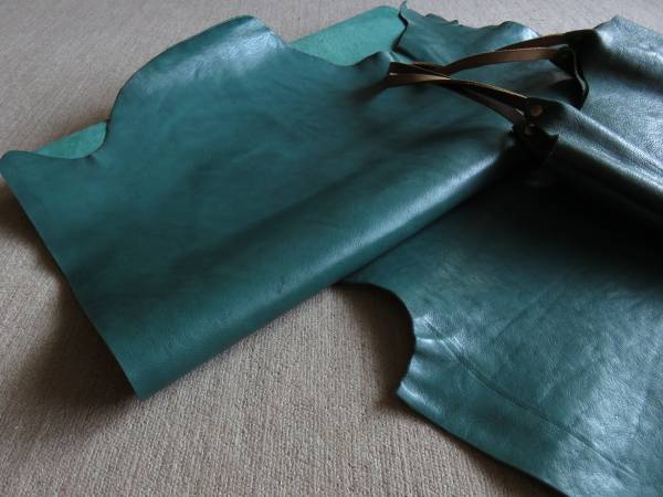 半裁★ヌメ　グリーン系　しぼ♪F