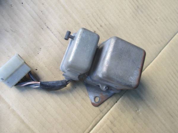 ホンダ１３００クーペ９のボルテージレギュレーター中古です。