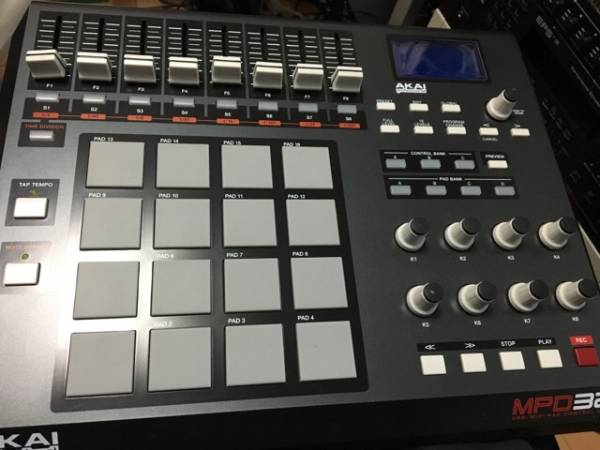 美品 Akai MPD32 即決　送料全国一律800円