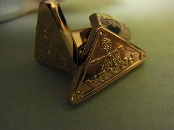 プラダ カフス トライアングルロゴ 925 ゴールド 黒 ブラック 2LG095