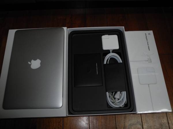Macbook Air 11インチ 2014 (i7 1.7GHz 8GB 256GB)中古 A1465 MacBook