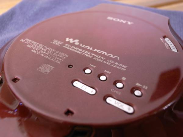 Sony】CDウォークマン D-NE20（正常動作、外付乾電池ケース付） Sony
