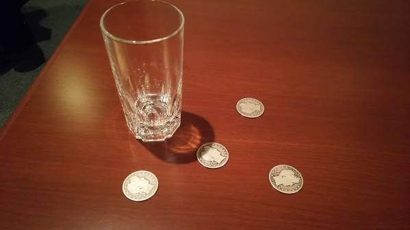 コイン・スルー・ザ・グラスに適したグラス(Mグラス)