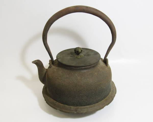 【祥雪堂造】 鉄瓶 釜型 錆有