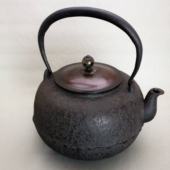 鋳鉄製 茶釜 丸型 茶道具 鉄瓶 風炉釜 鉄釜 鋳物 骨董品 古美術 鉄 真鍮 京） 大阪足代釜師造 鉄瓶 茶釜 アンティーク 2026年最新Yahoo