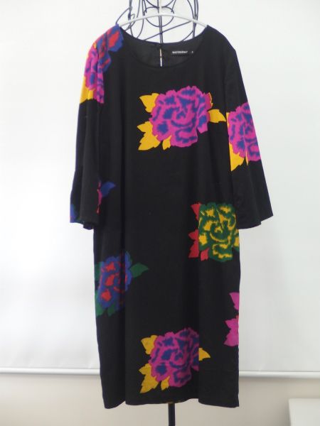 マリメッコ　　　　　　PERHOSEN UNI　大花柄サックワンピース