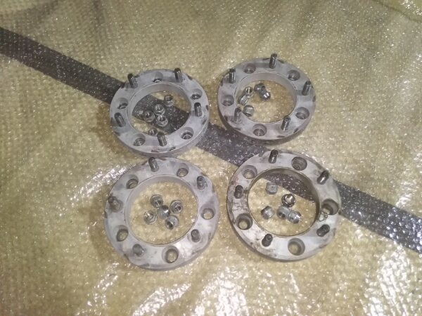 ワイドトレッドスペーサー25mm、ジムニー一台分売り切り