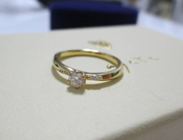 【agete】K18ダイヤモンドリング11号！定価194，400円！美品！