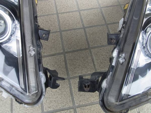 アイシス後期左右ヘッドライトユニットHID トヨタ用 自動車