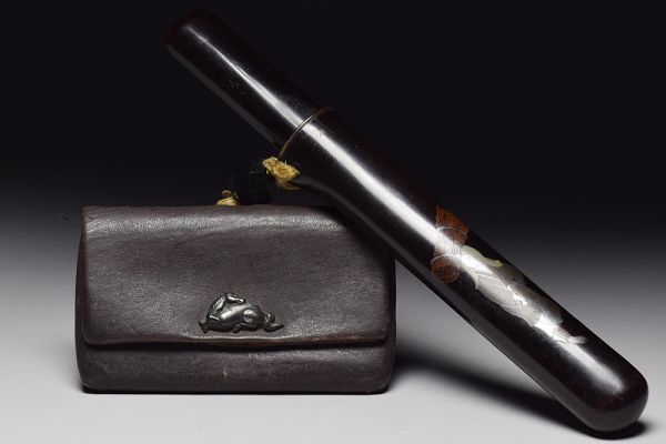 革製煙草入(赤銅金銀象嵌馬文前金具)黒漆塗蒔絵大原女文煙管筒 蒔絵 共