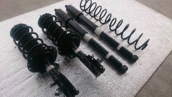 ☆フィット ハイブリッド GP5 純正サスペンションASSY 一台分☆