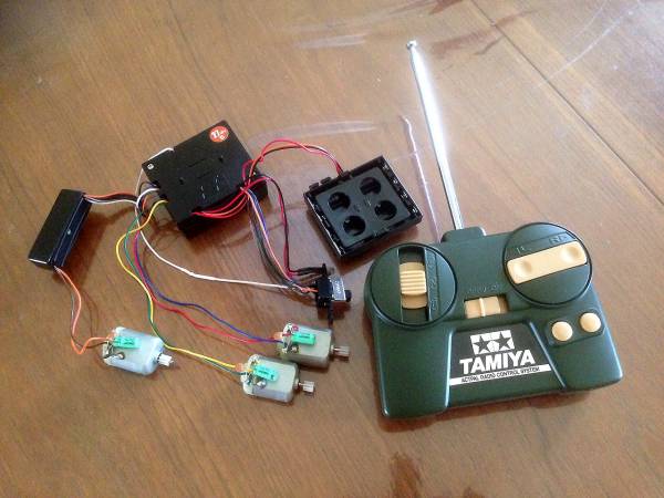 タミヤ1/35 アクトパルRC 送受信機、MC-03、モーター３個