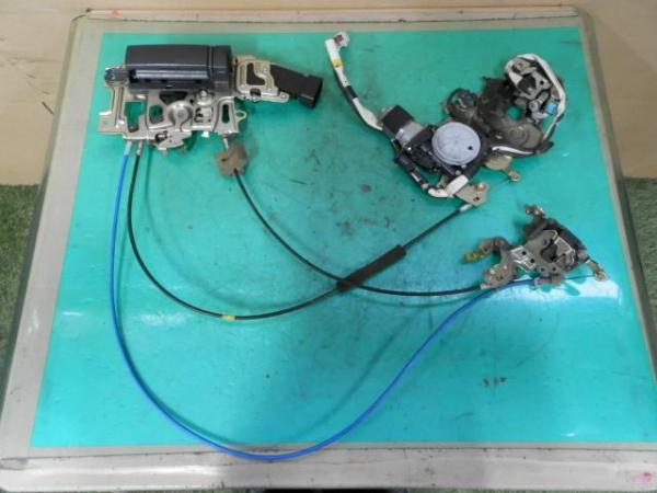 ノア AZR60G 左スライドドアロックソレノイド