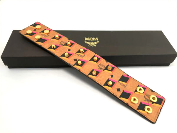 正規品！MCM ロゴグラムバングル レザー スタッズ 新品！